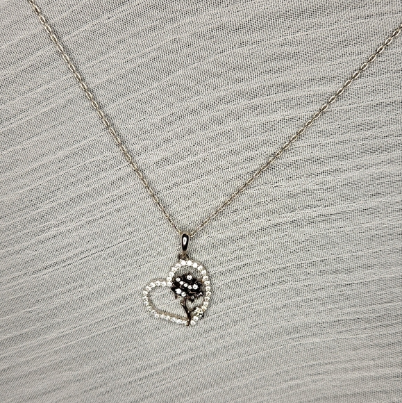 Black Dahlia Heart Necklace - Picture 3 of 3